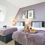 Berrywood House - Close To Northampton Town Centre - Free Parking, Fast Wifi, Smarttv With Netflix By Yoko Property