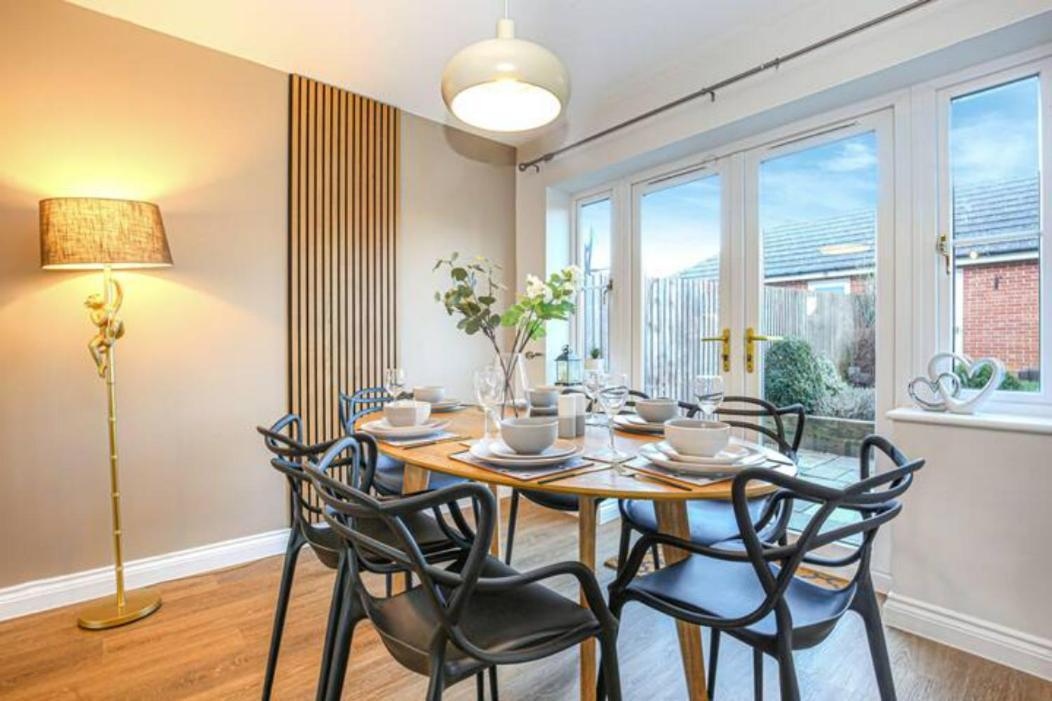 Berrywood House: With Free Parking Holiday home Northampton