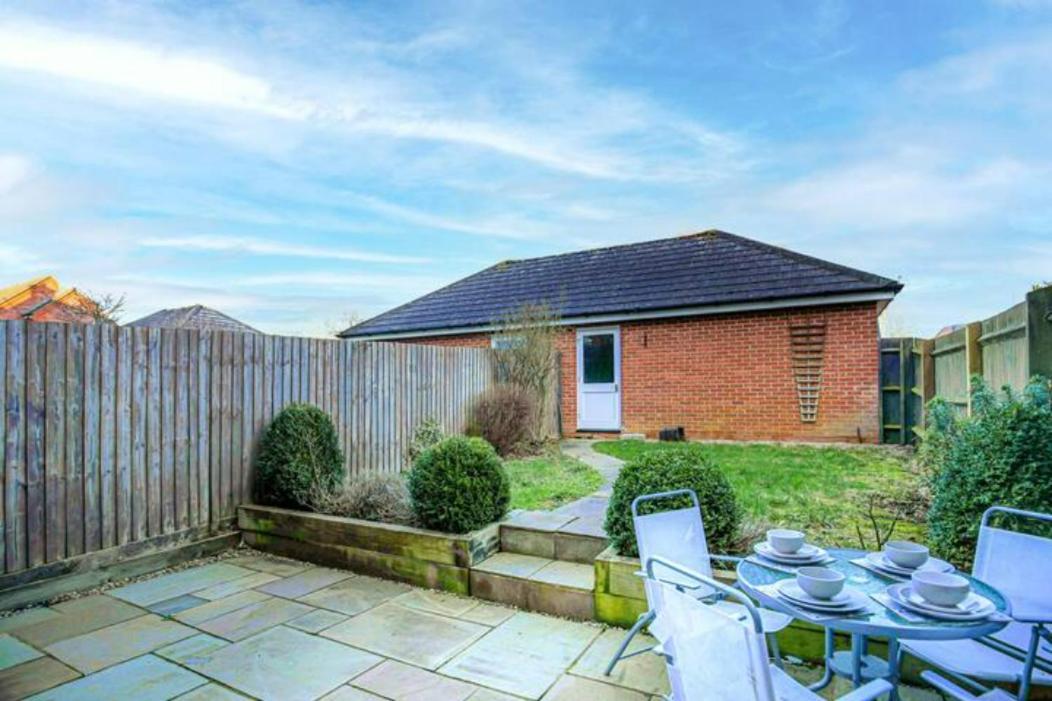 Berrywood House: With Free Parking Holiday home Northampton
